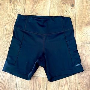 Brooks Running co. Black running shorts w pockets! 🖤